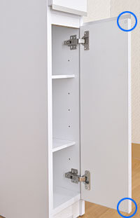 扉には、開閉音がソフトで静かなバンボン（青丸部分）付き